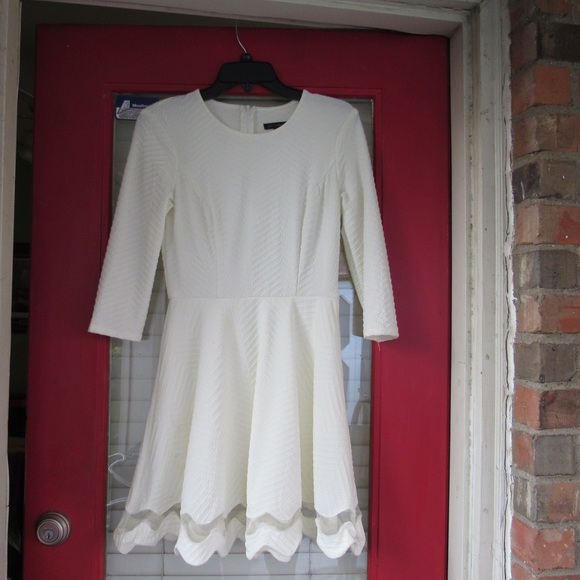 White Dress with sleeves - Picture 2 of 5